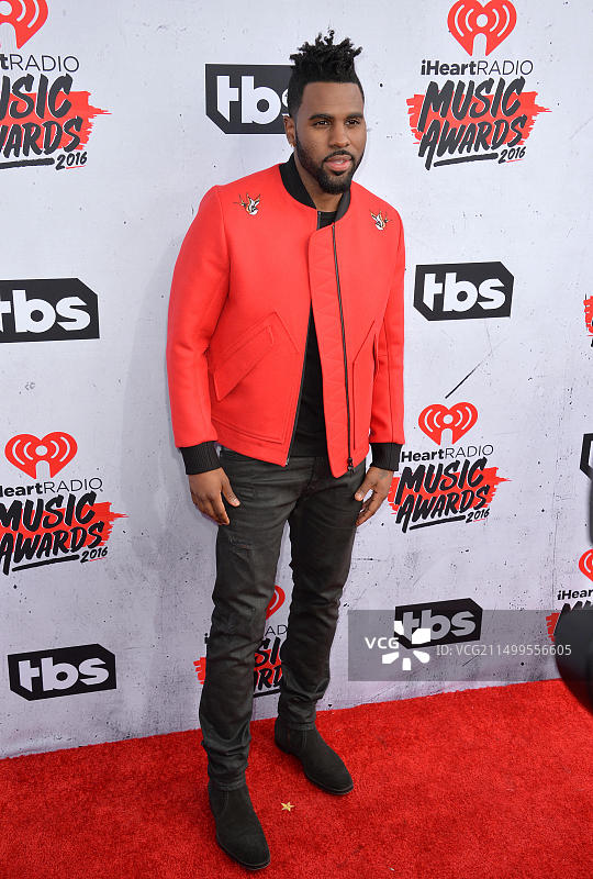 歌手杰森·德鲁罗出席2016 iHeartRadio音乐奖图片素材
