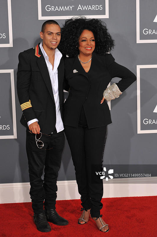 戴安娜·罗斯与儿子埃文出席第54届格莱美奖图片素材