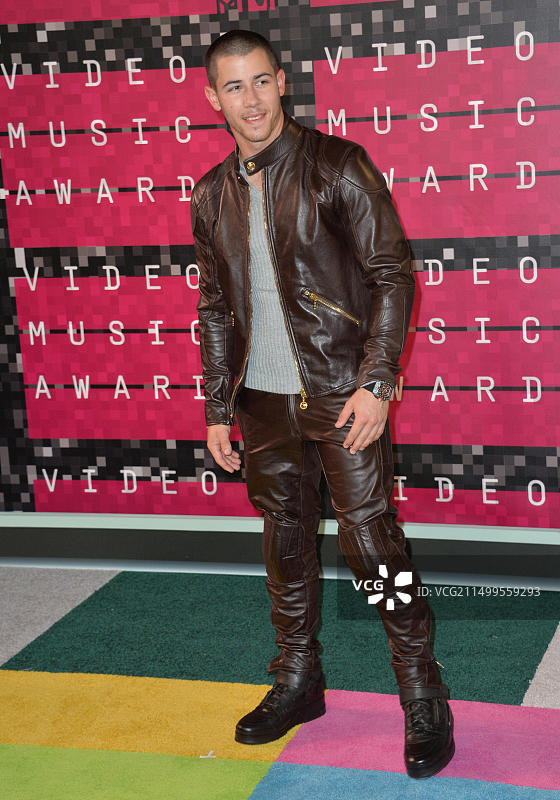 尼克·乔纳斯出席在微软剧院举办的2015年MTV音乐录影带大奖图片素材