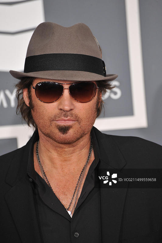 加利福尼亚州洛杉矶 - 2012 年 2 月 12 日：歌手比利·雷·赛勒斯在洛杉矶斯台普斯中心举行的第 54 届年度格莱美奖颁奖典礼上图片素材