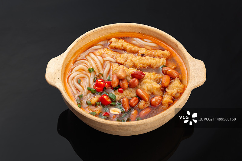 砂锅酥肉土豆粉图片素材