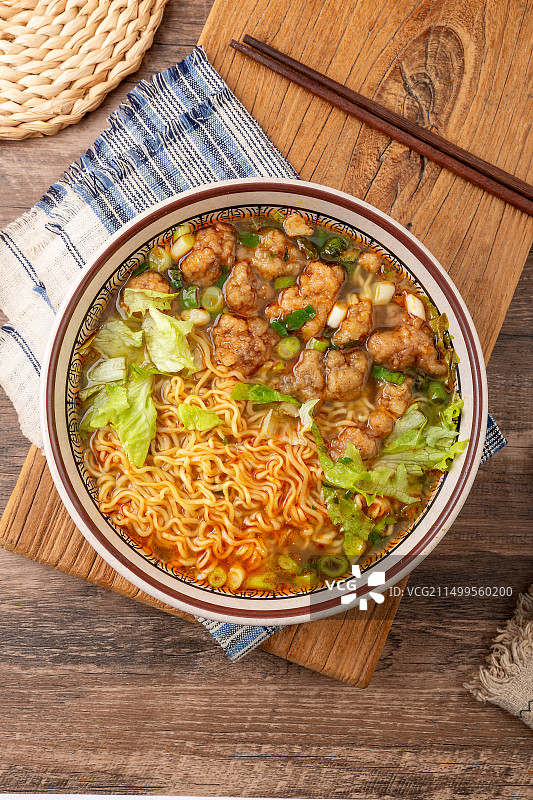 驴肉丸子汤面 驴肉汤 方便面图片素材