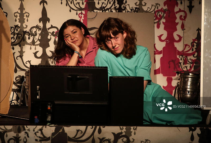 2015年纬度音乐节上的国家青年剧院表演图片素材