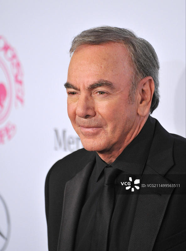 加利福尼亚州比佛利山庄 - 2012年10月20日：尼尔·戴蒙德出席在比佛利希尔顿酒店举行的第26届希望旋转木马慈善晚会图片素材