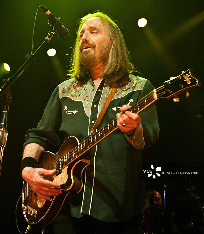 美国宾夕法尼亚州费城，2016年6月7日，美国摇滚乐队Mudcrutch在The Fillmore音乐厅举办音乐会图片素材