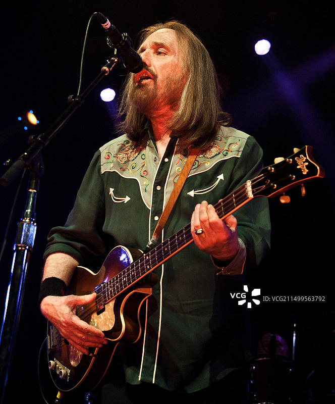 美国宾夕法尼亚州费城，2016年6月7日，美国摇滚乐队Mudcrutch在The Fillmore音乐厅举办音乐会图片素材