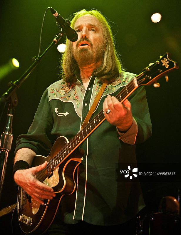 美国宾夕法尼亚州费城，2016年6月7日，美国摇滚乐队Mudcrutch在The Fillmore音乐厅举办音乐会图片素材