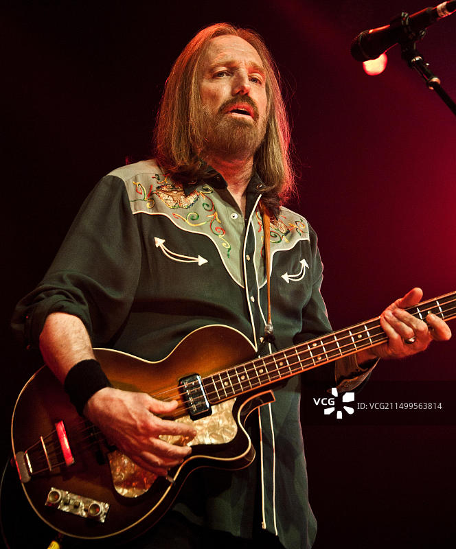 美国宾夕法尼亚州费城，2016年6月7日，美国摇滚乐队Mudcrutch在The Fillmore音乐厅举办音乐会图片素材