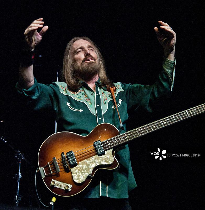 美国宾夕法尼亚州费城，2016年6月7日，美国摇滚乐队Mudcrutch在The Fillmore音乐厅举办音乐会图片素材