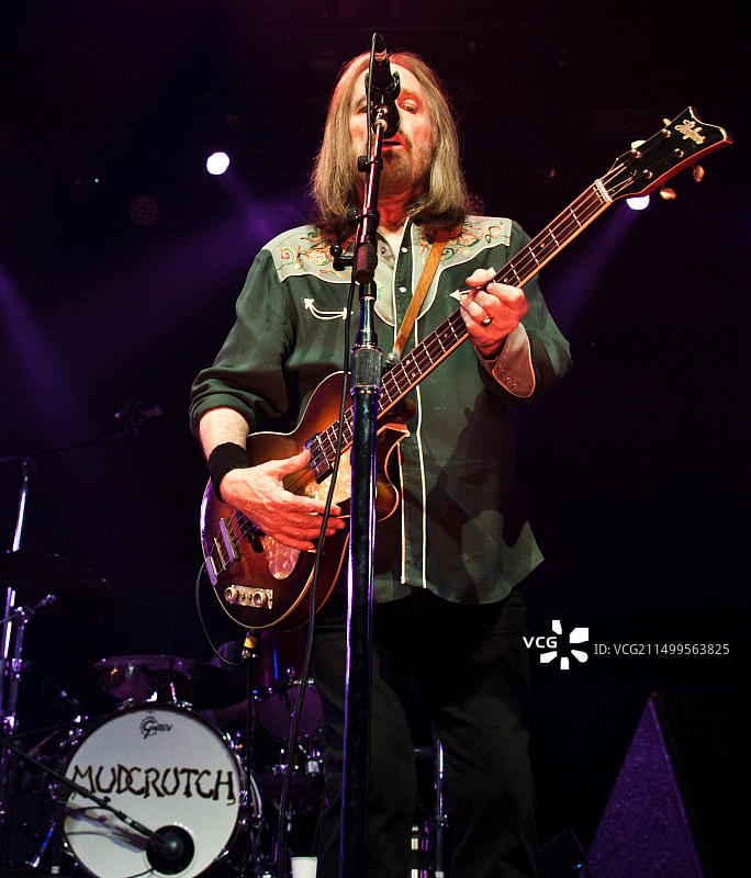 美国宾夕法尼亚州费城，2016年6月7日，美国摇滚乐队Mudcrutch在The Fillmore音乐厅举办音乐会图片素材