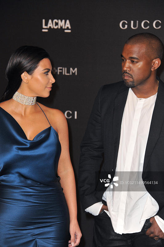 金·卡戴珊和坎耶·韦斯特出席2014年LACMA艺术+电影盛典图片素材