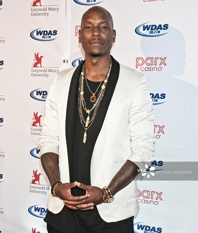 泰瑞斯在费城富国银行中心第二届年度WDAS假日音乐节上的摆拍图片素材