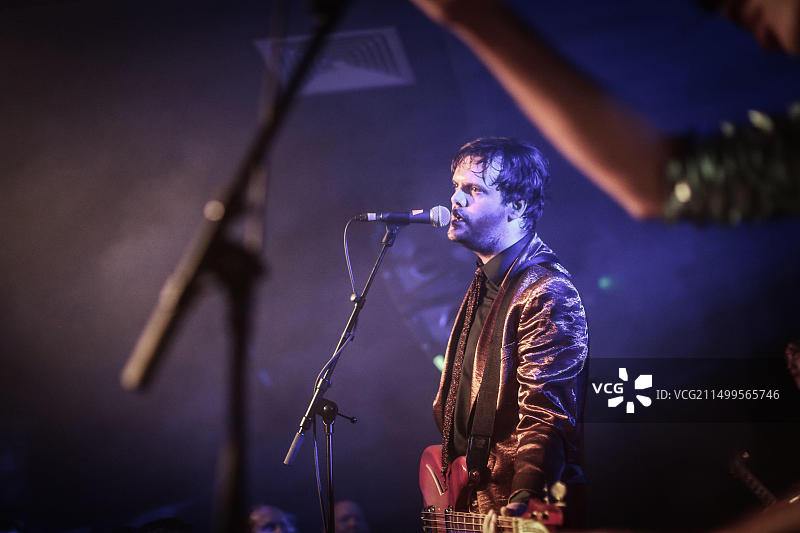 The Klaxons乐队的杰米·雷诺兹在伦敦Hackney Oslo现场表演图片素材