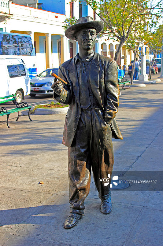 古巴著名歌手本尼·莫尔雕像，西恩富戈斯，古巴图片素材