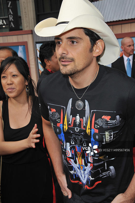 美国洛杉矶：布拉德·佩斯利出席迪士尼《飞机总动员：火线救援》全球首映礼图片素材