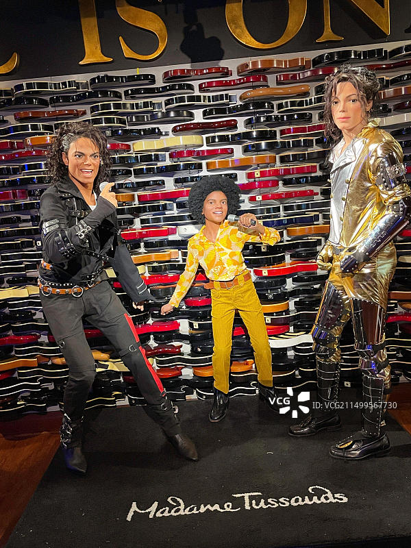 杜莎夫人蜡像馆的迈克尔·杰克逊蜡像，纽约时代广场硬石餐厅电吉他墙，美国，2023年图片素材