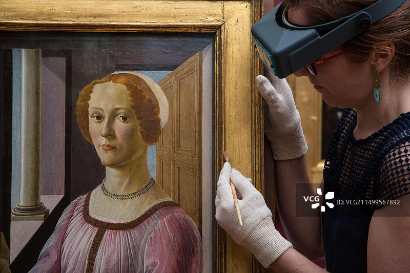 桑德罗·波提切利的斯梅拉达·班迪内利女士肖像（约1470-5年），一项重大科学调查和修复项目之后图片素材