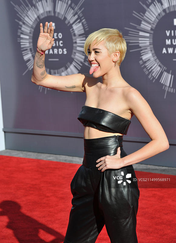 洛杉矶：麦莉·赛勒斯在2014年MTV音乐录影带大奖颁奖典礼上图片素材