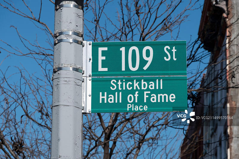 第三大道和东109街上的棍球名人堂标志，位于曼哈顿的西班牙哈林区图片素材