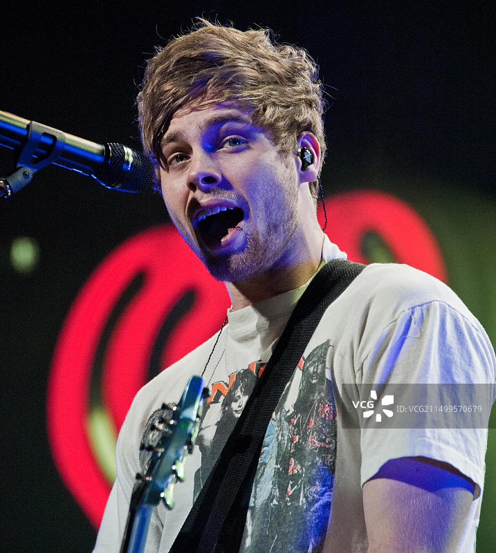 卢克·海明斯在2015年Q102圣诞舞会上的表演，美国费城富国银行中心，2015年12月9日图片素材