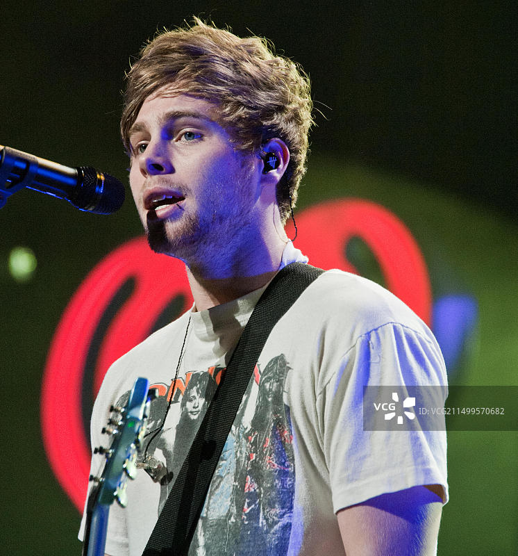 卢克·海明斯在2015年Q102圣诞舞会上的表演，美国费城富国银行中心，2015年12月9日图片素材