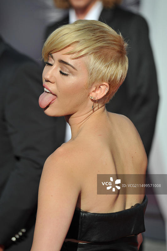 洛杉矶：麦莉·赛勒斯在2014年MTV音乐录影带大奖颁奖典礼上图片素材