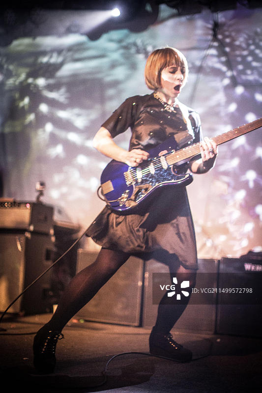 The Joy Formidable乐队Ritzy Bryan现场表演图片素材