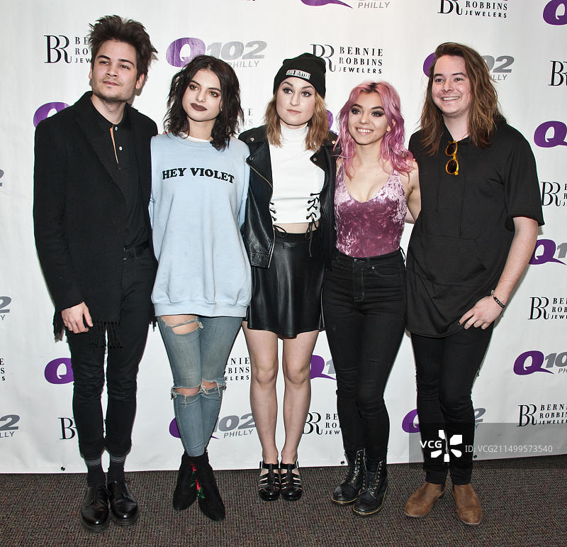 美国流行摇滚乐队Hey Violet到访电台表演图片素材
