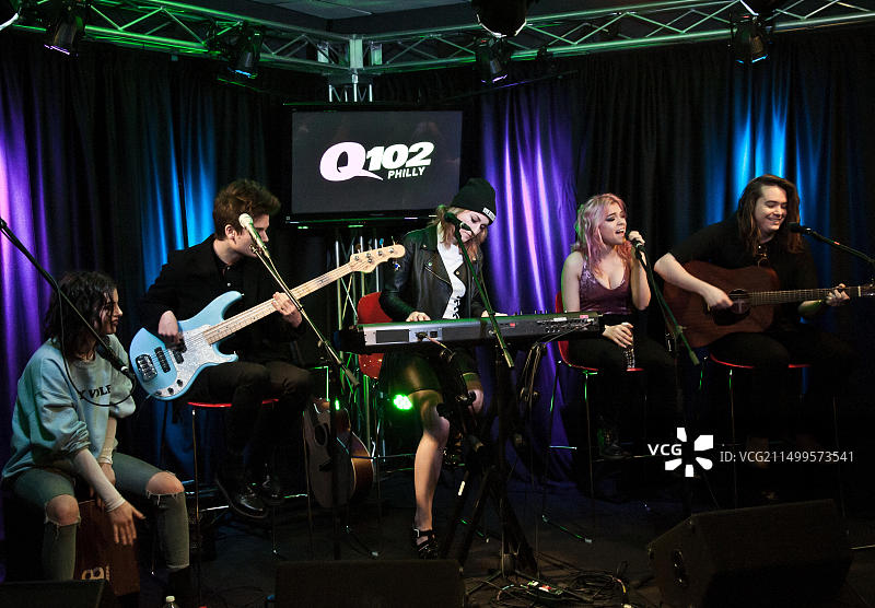 美国流行摇滚乐队Hey Violet到访电台表演图片素材