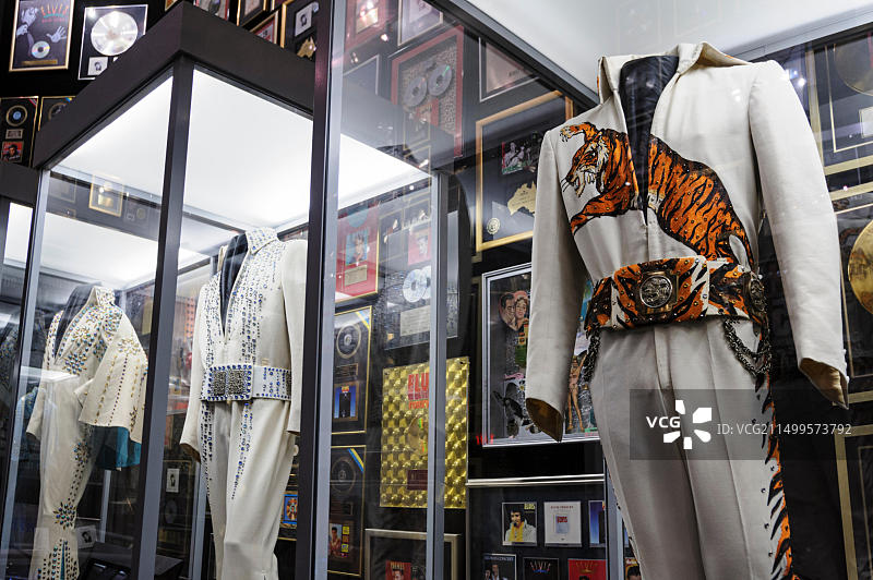 美国田纳西州孟菲斯市雅园展出的埃尔维斯套装图片素材