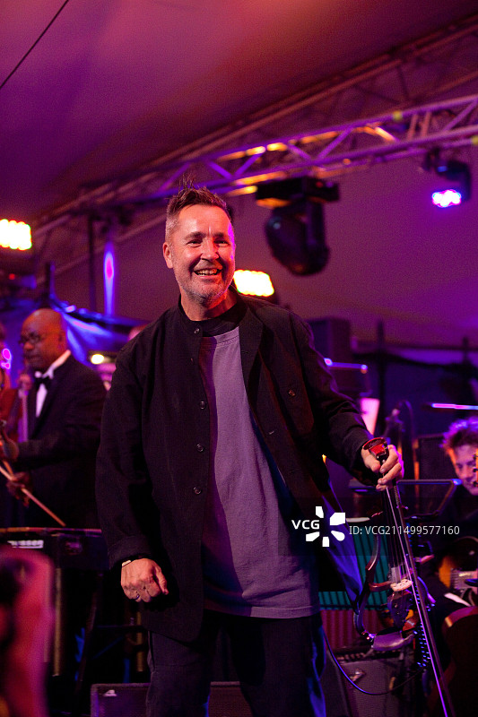 奈杰尔·肯尼迪在英国萨福克郡纬度音乐节演出图片素材