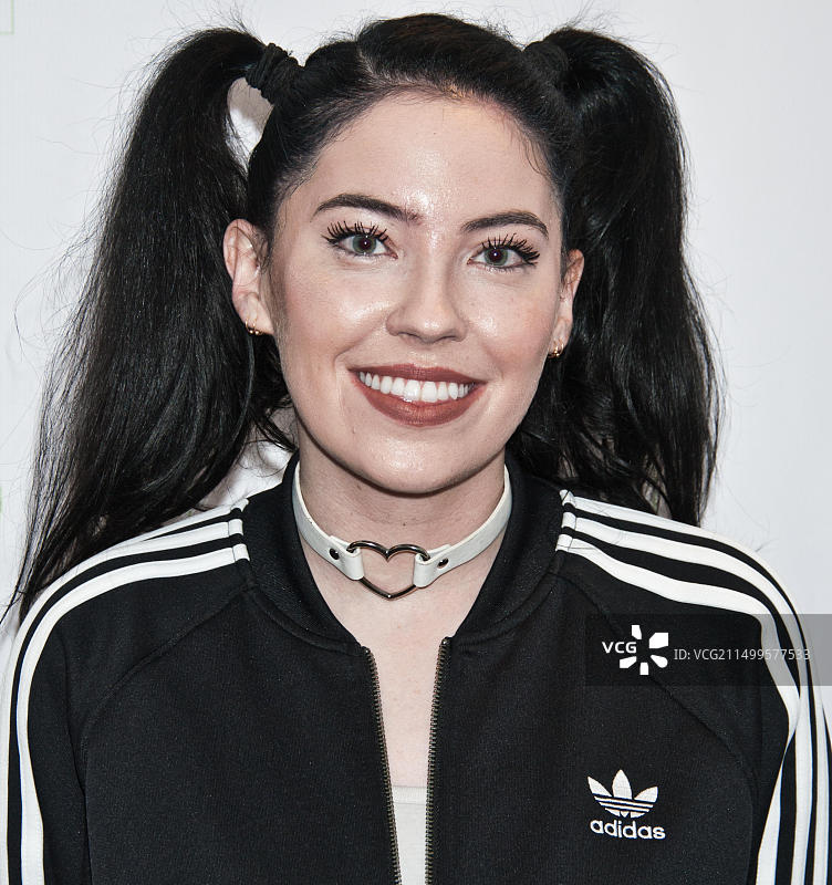 美国宾夕法尼亚州巴拉辛韦德英国创作型女歌手Bishop Briggs到访电台图片素材