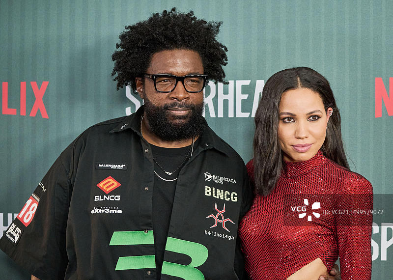 2022年6月15日，美国纽约：《蜘蛛头》Netflix首映礼在巴黎剧院举行，Questlove和Jurnee Smollett出席。图片素材