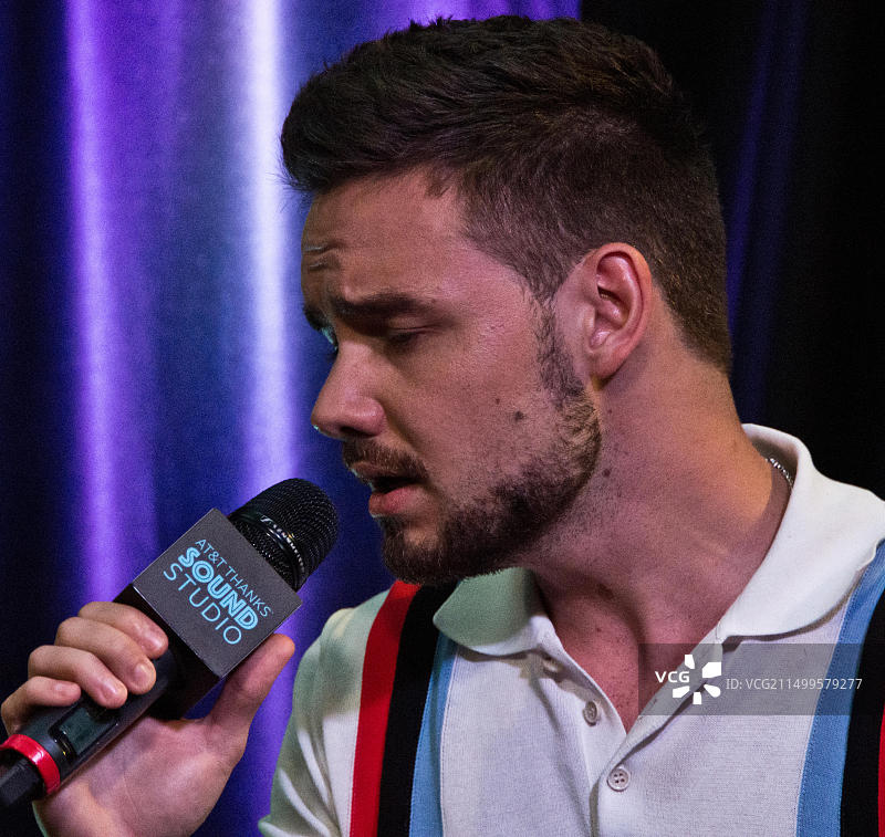 美国宾夕法尼亚州Bala Cynwyd，2018年6月18日，英国歌手兼作曲人利亚姆·佩恩到访Q102演出剧院。图片素材