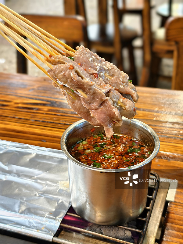 辣椒水煮小牛肉串图片素材