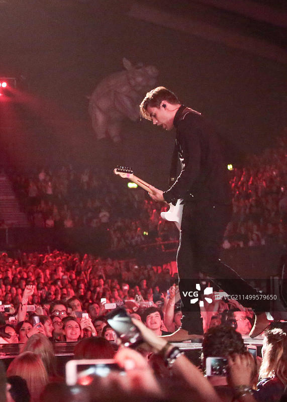 Busted在SSE温布利体育馆Pigs Can Fly巡演首演夜现场表演，这是他们自2005年以来的首次演出图片素材