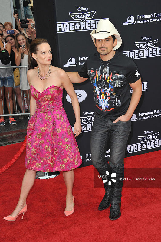 布拉德·佩斯利夫妇出席迪士尼《飞机总动员：火线救援》全球首映礼图片素材