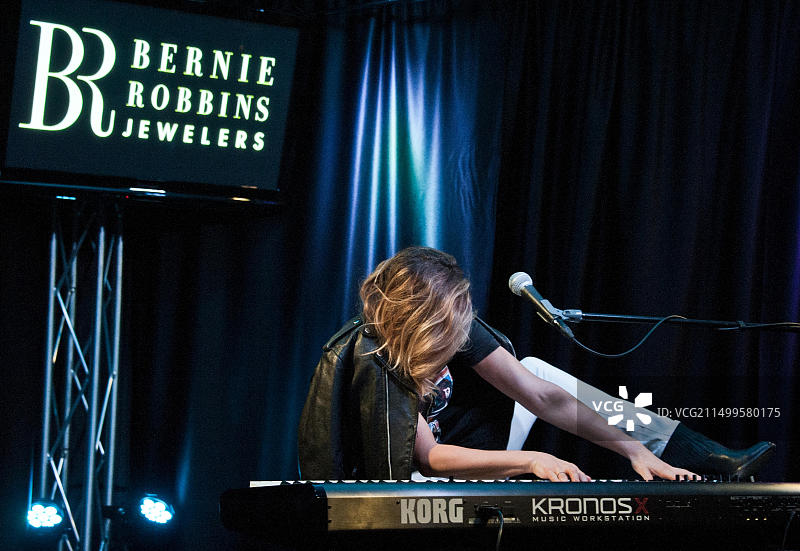 美国创作型歌手瑞秋·普拉滕于2016年3月8日参观Q102表演剧院，美国宾夕法尼亚州巴拉辛韦德图片素材