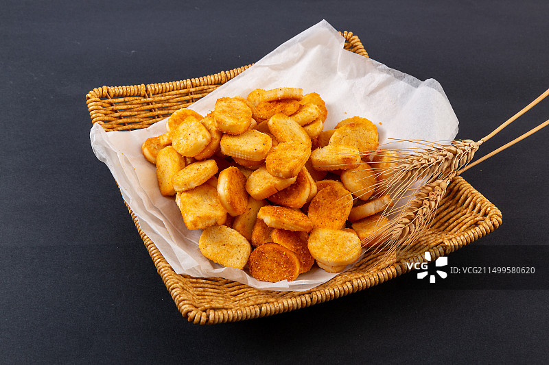 牛肉味香酥烤小馍丁图片素材