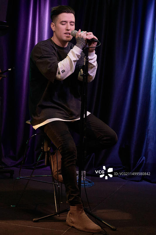 美国歌手兼作曲家洛根·亨德森图片素材