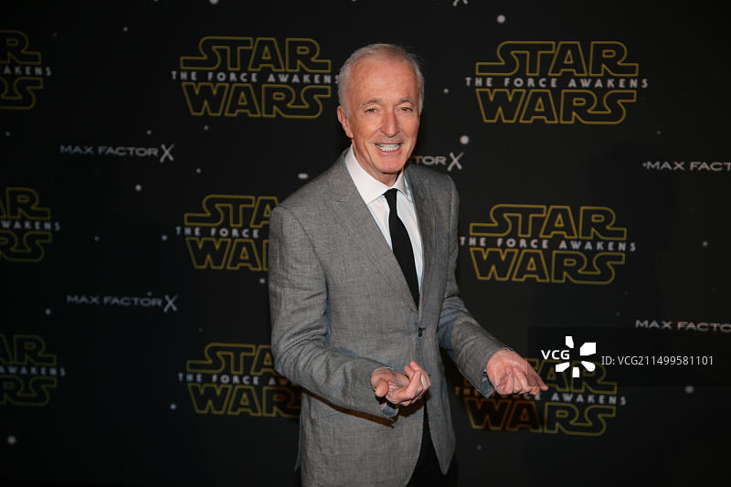 在伦敦老塞尔福里奇酒店的《星球大战：时尚发现原力》发布会上亮相。十位伦敦设计师展示设计师造型图片素材