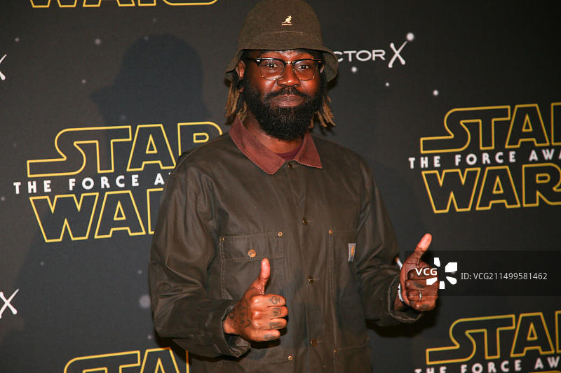 说唱歌手Mikil Pane出席在伦敦老塞尔福里奇酒店举行的《星球大战：时尚发现力量》展示会图片素材