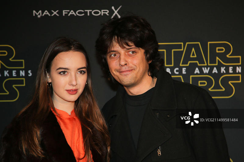 芬顿·贝利（右）抵达伦敦塞尔福里奇酒店参加星球大战时装秀图片素材