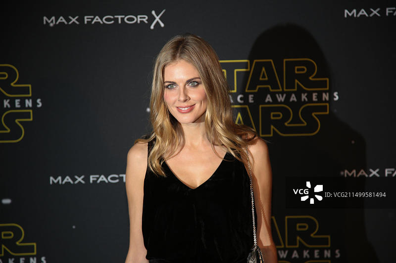 唐娜·艾尔抵达伦敦塞尔福里奇酒店的《星球大战：时尚发现力量》展示会图片素材