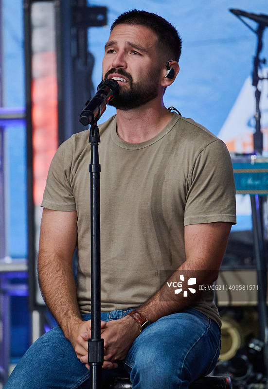 2023年7月21日，美国纽约：Dan + Shay在NBC“今日”秀洛克菲勒中心演唱会上表演。图片素材