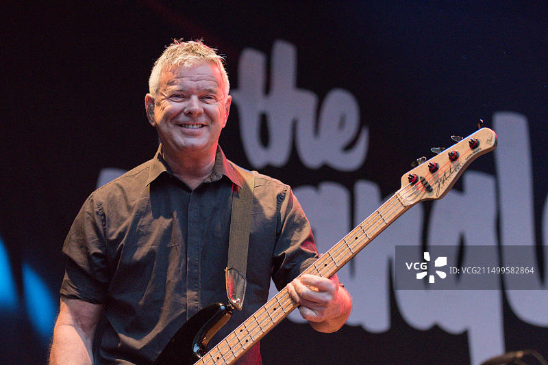 北爱尔兰贝尔法斯特，Custom House广场的朋克乐队图片素材