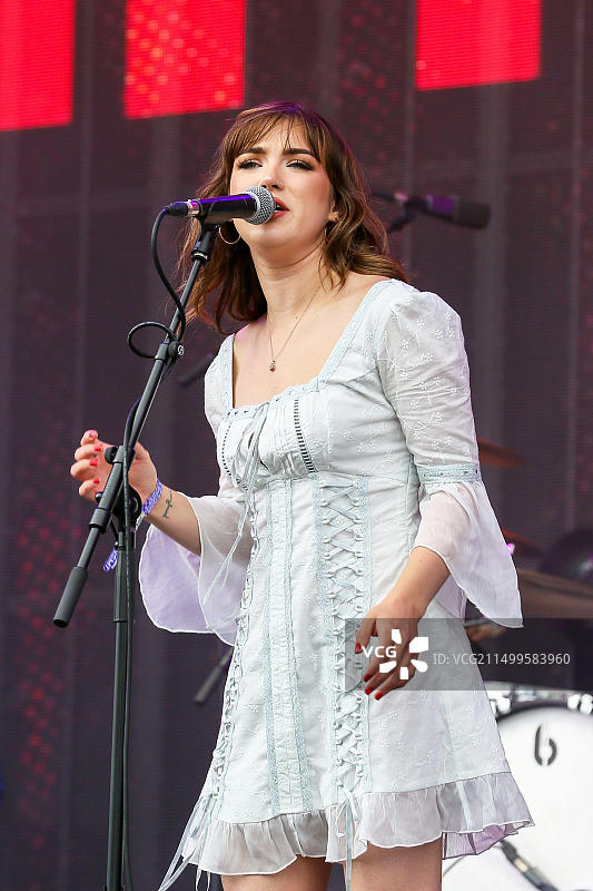 2023年7月7日，英国格拉斯哥，RIANNE DOWNEY在格拉斯哥绿地TRNSMT音乐节上演出图片素材