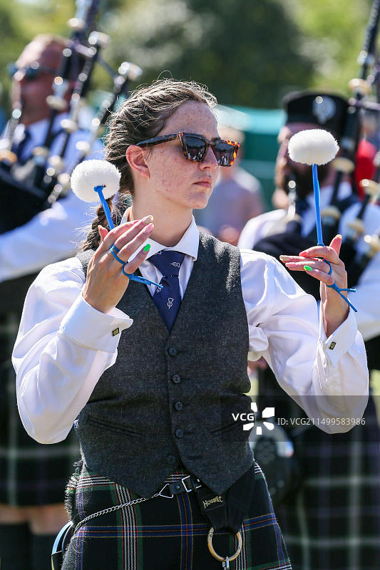 2022年8月12日，英国格拉斯哥：世界风笛乐队锦标赛在因疫情限制于2019年暂停后恢复，今年有来自世界各地的150支风笛乐队参加。苏格兰警察风笛乐队的鼓手。图片素材