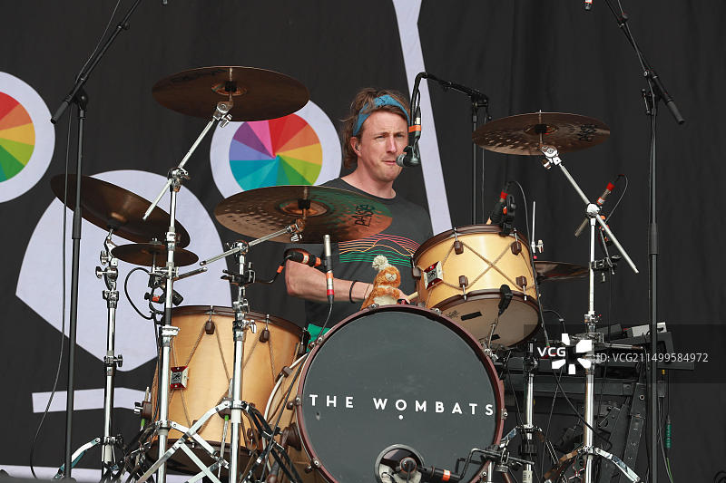 英国苏格兰格拉斯哥。2019年7月14日。在格拉斯哥市中心格拉斯哥绿地公园举行的 TRNSMT 音乐节的第三天，成千上万的观众涌入。包括 THE WOMBATS 在内的许多著名乐队和歌手为爆满的观众带来了欢乐。图片来源：Findlay/Alamy Live News图片素材