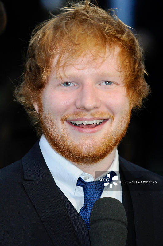 艾德·希兰在伦敦莱斯特广场的演出图片素材